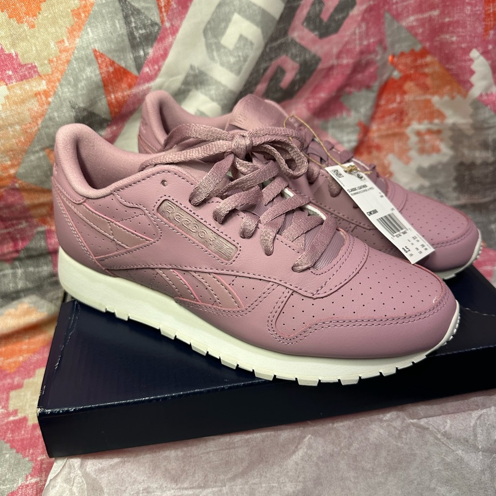 New Reebok Lilac Colored Running shoes size 8.5 women